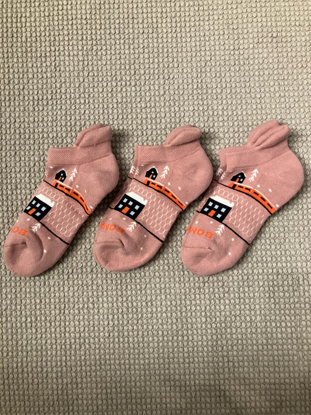 pink with fun pattern bombas women’s ankle socks -3 pairs bundle (S)